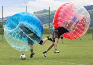 Relativitätstheorie auf dem Fussballplatz: 2. Bubble Fussball Turnier des FC Hitzkirch auf dem Sportplatz Hegler Hitzkirch.
