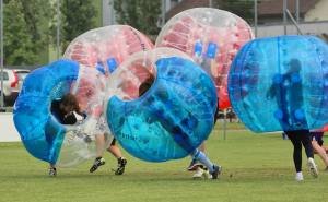 Relativitätstheorie auf dem Fussballplatz: 2. Bubble Fussball Turnier des FC Hitzkirch auf dem Sportplatz Hegler Hitzkirch.