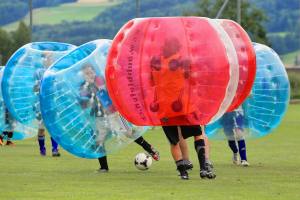Relativitätstheorie auf dem Fussballplatz: 2. Bubble Fussball Turnier des FC Hitzkirch auf dem Sportplatz Hegler Hitzkirch.