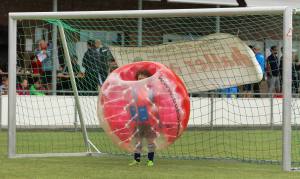 Elia, der "Ruud Gullit" von Sulz/LU am 2. Bubble Fussball Turnier des FC Hitzkirch auf dem Sportplatz Hegler Hitzkirch.