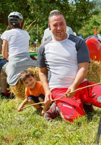 Servelatbraten im Feuerschutz von Papa (Photo by: www.studhalter.org)