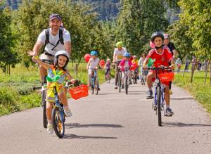 Freundliche Velofamilie (Photo by: www.studhalter.org)