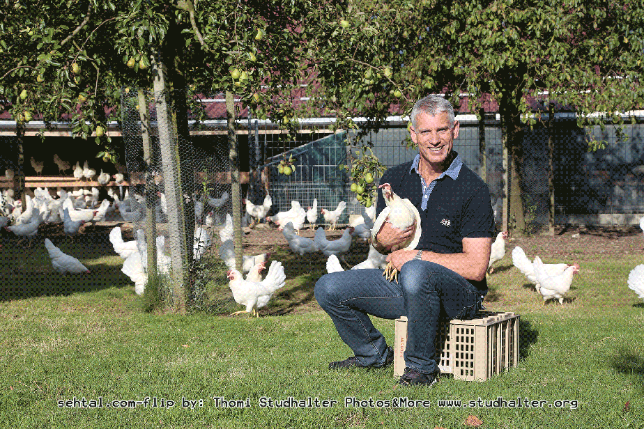 Patrick Wandeler, Geflügelhof Waldi Gunzwil , www.waldihof-ei.ch, posiert im Hühnerhof seiner Geflügelfarm am Blosenberg.