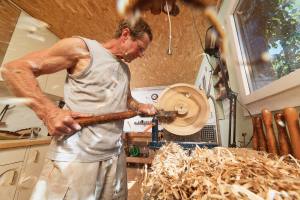 Es fliegen die Späne gleich haufenweise...