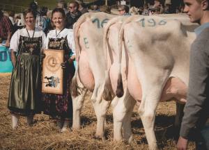 Prämierung Betriebscup: Präsentation der Kandidatinnen - immer im Trio