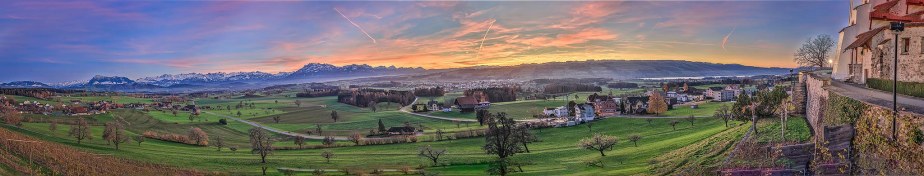 Panorama ab Hohenrain Richtung Alpen (Rigi/Pilatus), Luzern, Emmen, Hochdorf. Fotos zu Projekt Sehtal (Luzerner Seetal).