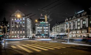 Schwanenplatz: Touristisches Epizentrum und Hort Schweizer Preziosen wie Uhren und Schoggi