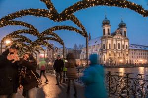 Rathaussteg mit Jesuitenkirche