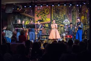 Abendessen und Konzert/Show mit Frölein da Capo und Band QUERBEET im Stadtkeller Luzern.