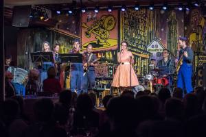 Abendessen und Konzert/Show mit Frölein da Capo und Band QUERBEET im Stadtkeller Luzern.