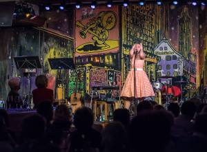 Abendessen und Konzert/Show mit Frölein da Capo und Band QUERBEET im Stadtkeller Luzern.