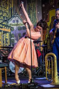 Abendessen und Konzert/Show mit Frölein da Capo und Band QUERBEET im Stadtkeller Luzern.