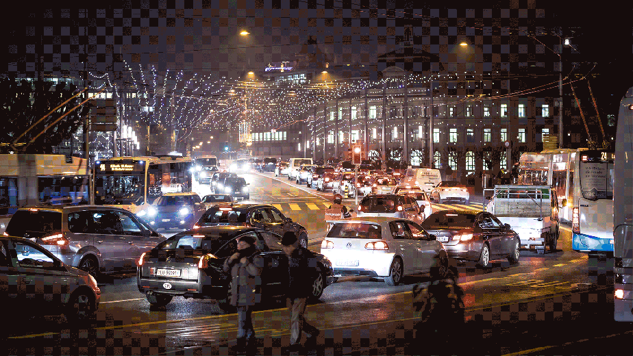 Rushour auf der weihnächtlich beleuchteten Seebrücke