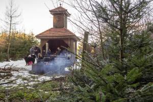 Das ehemalige Sulzer "Sprötzehüsli", verpflanzt auf den höchsten und kältesten Punkt des Sulzer Waldes