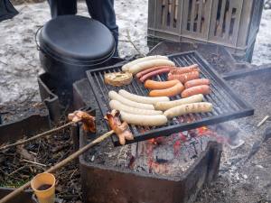 Neujahrstreff der Korporation Sulz im Sprötzehüsli (ehemaliges Feuerwehrhaus Sulz) im Sulzer Wald.