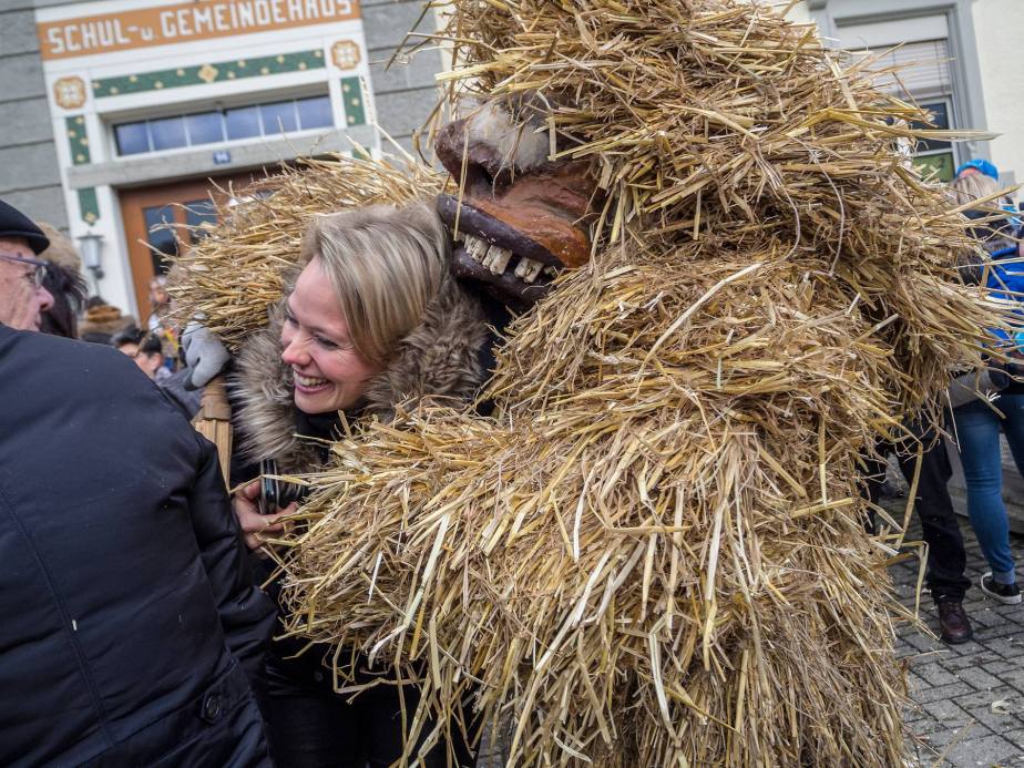 Von ungestümen Umarmungen der Grünen und Dürren überrascht zu werden, eine Söiblootere auf dem Buckel oder einen Schwall Wasser von der Lörtsch zu spüren, sich an den Kapriolen des Kamels zu ergötzen – das ist es, was den Haubuern (Halwilern) gefällt.