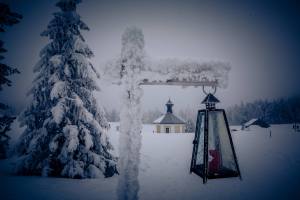 Winterwanderweg im tiefverschneiten und kalten (-9Grad) Schwendi-Kaltbad Glaubenberg/OW.