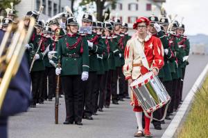 Freauen an die Waffen: Harmoniemusik Sempach...